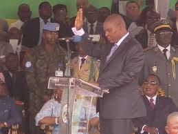 Onu : les vrais putschistes sont ceux qui ne font l’objet d’aucune condamnation, manigancent, utilisent la fourberie, trichent pour manipuler les textes de la constitution afin de se maintenir éternellement au pouvoir, selon le colonel Mamadi Doumbouya à la tribune des Nations Unies